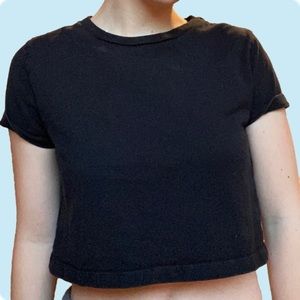 𝅺forever 21 women’s black crop top